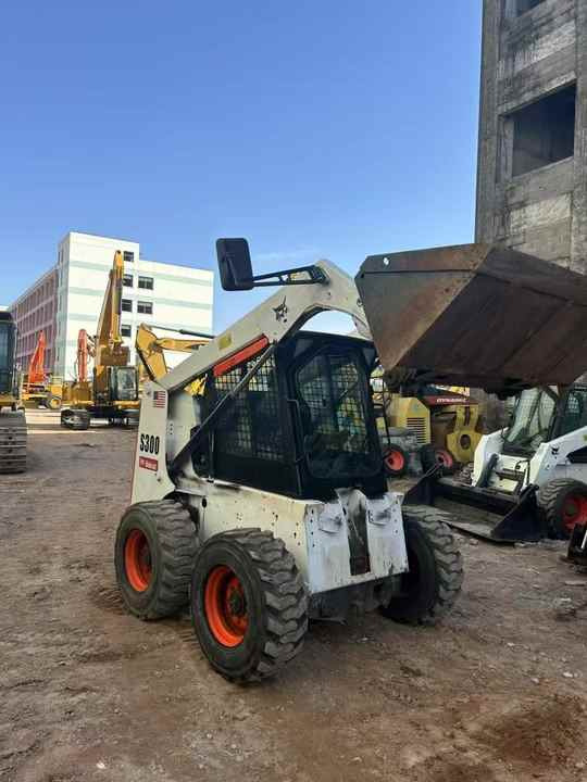100%Ready Bobcat S300 Well Sold Most Famous Brand High Quality Bobcat S300 Skid Steer Loader for Sale - Schranklader: afbeelding 4 100%Ready Bobcat S300 Well Sold Most Famous Brand High Quality Bobcat S300 Skid Steer Loader for Sale - Schranklader: afbeelding 4