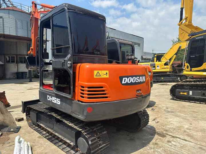90% New Mini Excavator Doosan DH55 Second-hand Excavator 5 Ton Mini Used Excavator for Sale in Low Price - Minigraafmachine: afbeelding 3 90% New Mini Excavator Doosan DH55 Second-hand Excavator 5 Ton Mini Used Excavator for Sale in Low Price - Minigraafmachine: afbeelding 3