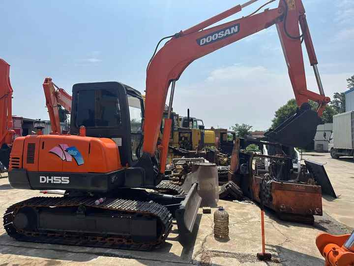 90% New Mini Excavator Doosan DH55 Second-hand Excavator 5 Ton Mini Used Excavator for Sale in Low Price - Minigraafmachine: afbeelding 4 90% New Mini Excavator Doosan DH55 Second-hand Excavator 5 Ton Mini Used Excavator for Sale in Low Price - Minigraafmachine: afbeelding 4