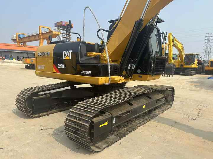 Certified Pre-Owned CAT 323DL | Heavy-Duty Excavator for Mining/ Construction - Price Negotiable! - Rupsgraafmachine: afbeelding 3 Certified Pre-Owned CAT 323DL | Heavy-Duty Excavator for Mining/ Construction - Price Negotiable! - Rupsgraafmachine: afbeelding 3