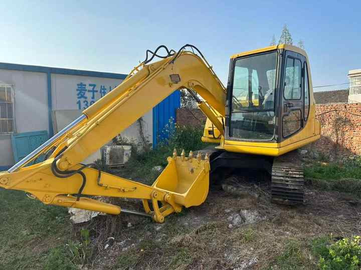 Cheap Used Komatsu PC60-7 Crawler Excavator with High Efficiency Used Heavy Machinery Komatsu P60-7 Digger Cheap for Sale - Rupsgraafmachine: afbeelding 4 Cheap Used Komatsu PC60-7 Crawler Excavator with High Efficiency Used Heavy Machinery Komatsu P60-7 Digger Cheap for Sale - Rupsgraafmachine: afbeelding 4