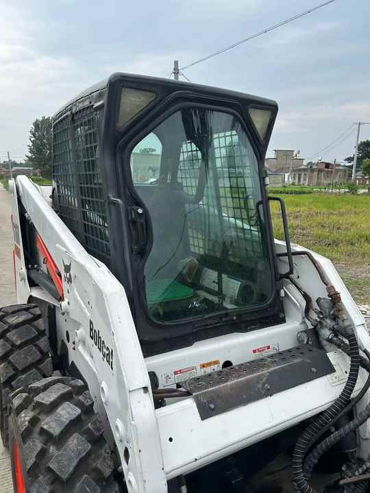 USED BOBCAT S160 Skid-steer Loader Bobcat S160 Carry Sweeper with Very Good Performance Is for Sale at a Low Price. - Schranklader: afbeelding 3 USED BOBCAT S160 Skid-steer Loader Bobcat S160 Carry Sweeper with Very Good Performance Is for Sale at a Low Price. - Schranklader: afbeelding 3