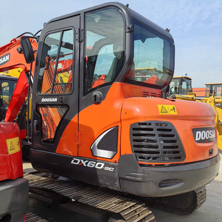 Used Doosan Mini Excavator DoOSAN DX60-9 6tons Small Excavator for Sale High Quality Doosan Dx60 70 75 Mini Excavator on Sale - Minigraafmachine: afbeelding 1 Used Doosan Mini Excavator DoOSAN DX60-9 6tons Small Excavator for Sale High Quality Doosan Dx60 70 75 Mini Excavator on Sale - Minigraafmachine: afbeelding 1