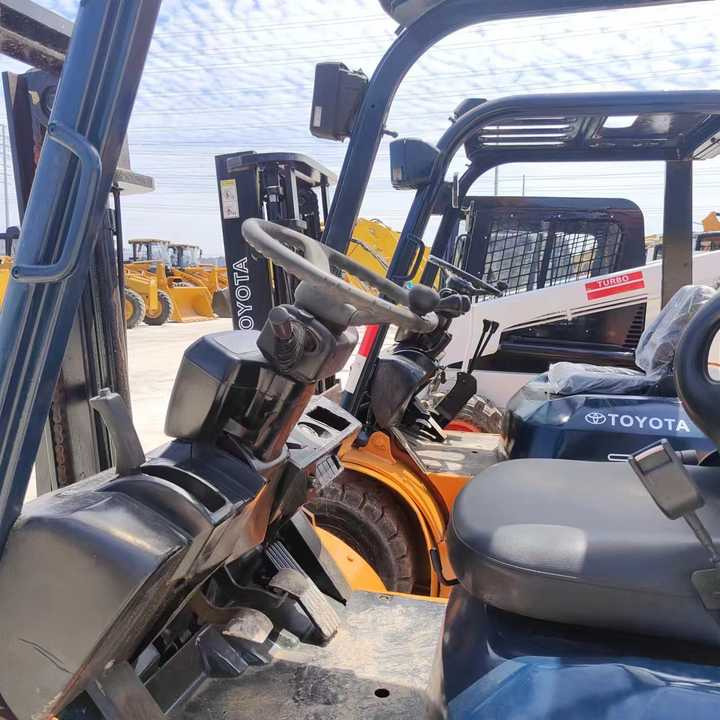 Used Japan Brand toyota 3 Tons Forklift on Hot Sale toyota Forklift 10 Ton 3ton 5 Ton Forklift - Heftruck: afbeelding 3 Used Japan Brand toyota 3 Tons Forklift on Hot Sale toyota Forklift 10 Ton 3ton 5 Ton Forklift - Heftruck: afbeelding 3