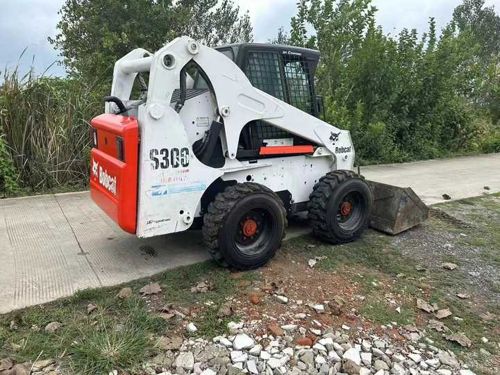 Very Good Machine Used Skid Wheel Loader Bobcat S300 for Sale - Schranklader: afbeelding 2 Very Good Machine Used Skid Wheel Loader Bobcat S300 for Sale - Schranklader: afbeelding 2