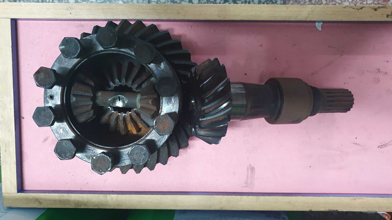 Atak przedni most Deutz Same Lamborghini  0.010.4891.3 - Onderdelen voor Landbouwmachine: afbeelding 1 Atak przedni most Deutz Same Lamborghini  0.010.4891.3 - Onderdelen voor Landbouwmachine: afbeelding 1