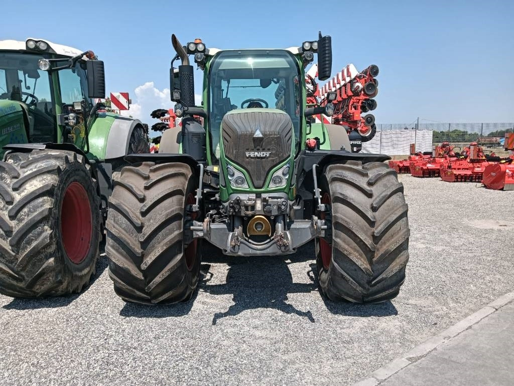 Fendt 718 Vario - Tractor: afbeelding 2 Fendt 718 Vario - Tractor: afbeelding 2