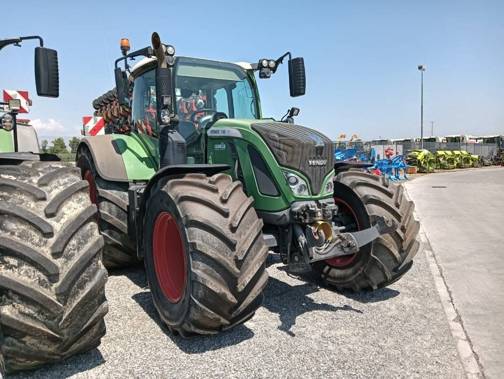 Fendt 718 Vario - Tractor: afbeelding 1 Fendt 718 Vario - Tractor: afbeelding 1