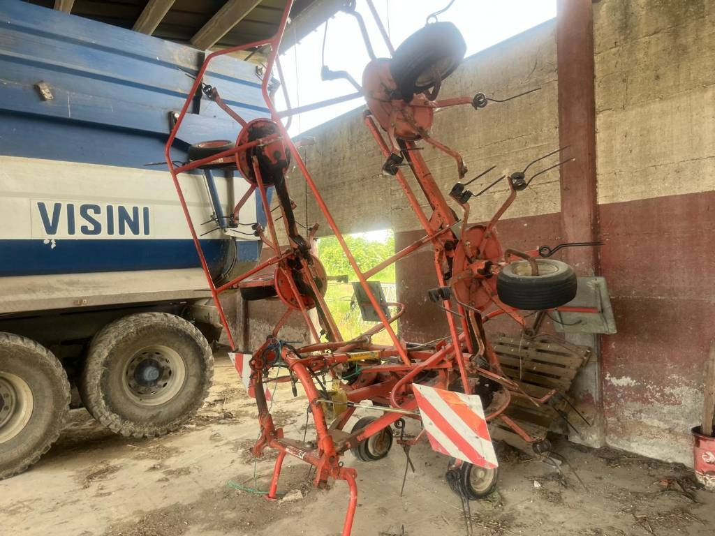 Lely TH 680 - Hooischudder: afbeelding 1 Lely TH 680 - Hooischudder: afbeelding 1