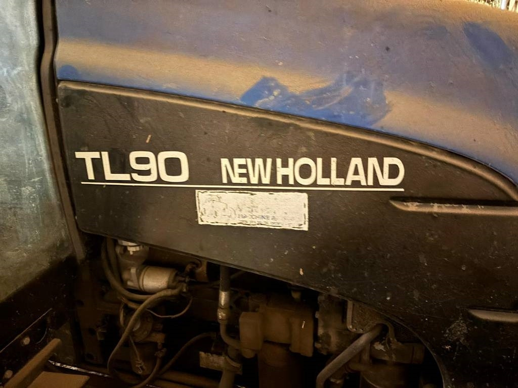 New Holland TL 90 - Tractor: afbeelding 2 New Holland TL 90 - Tractor: afbeelding 2