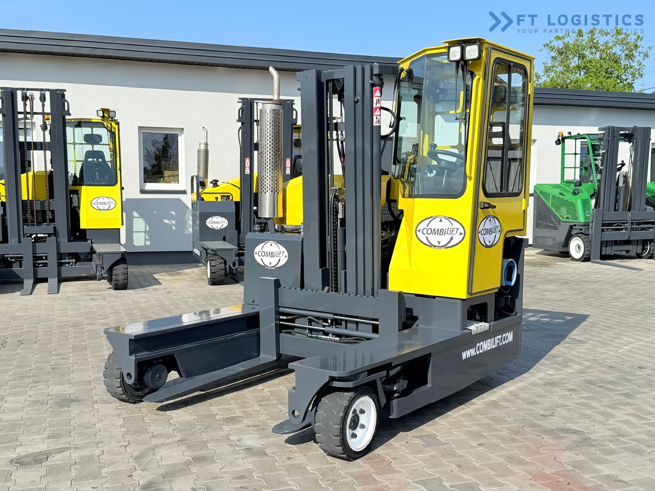 COMBILIFT C3000 / GAS / TRIPLEX - 4900MM / ONLY 1537 HOURS / FORK POSITIONER / CABIN / LIKE NEW - 4-weg zijlader: afbeelding 1 COMBILIFT C3000 / GAS / TRIPLEX - 4900MM / ONLY 1537 HOURS / FORK POSITIONER / CABIN / LIKE NEW - 4-weg zijlader: afbeelding 1