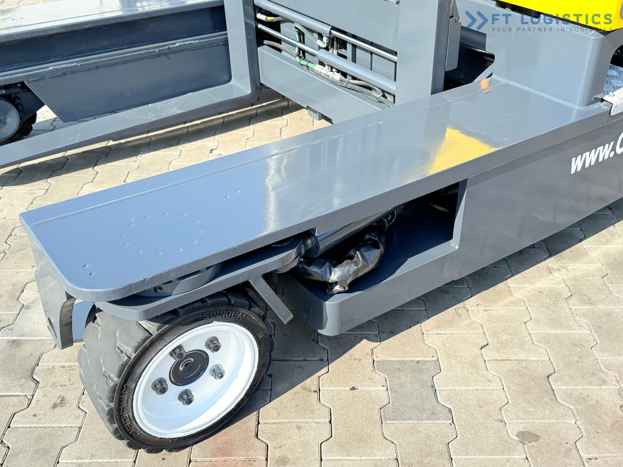 COMBILIFT C3000 / GAS / TRIPLEX - 4900MM / ONLY 1537 HOURS / FORK POSITIONER / CABIN / LIKE NEW - 4-weg zijlader: afbeelding 4 COMBILIFT C3000 / GAS / TRIPLEX - 4900MM / ONLY 1537 HOURS / FORK POSITIONER / CABIN / LIKE NEW - 4-weg zijlader: afbeelding 4