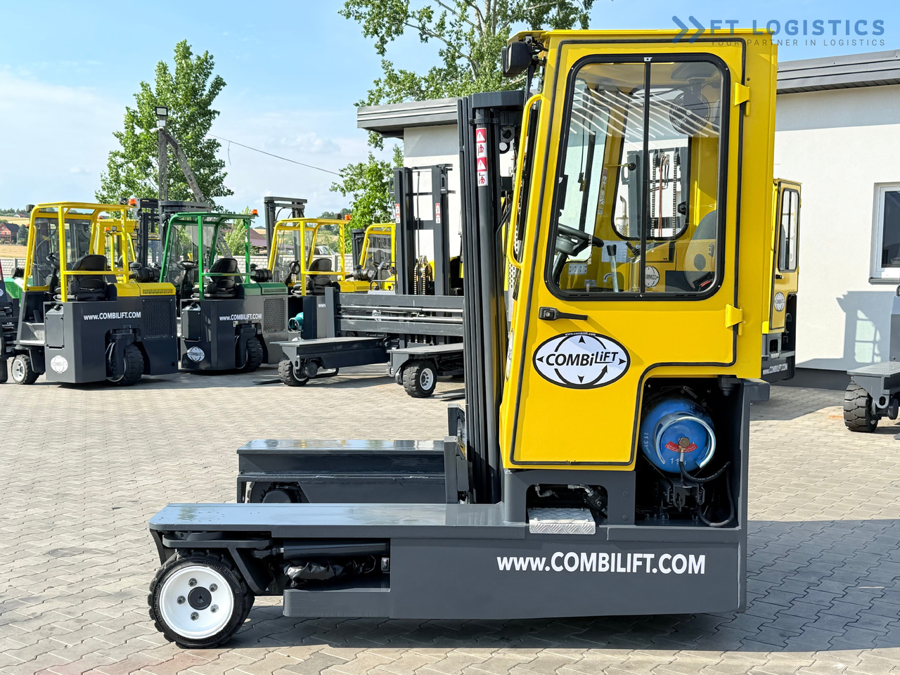 COMBILIFT C3000 / GAS / TRIPLEX - 4900MM / ONLY 1537 HOURS / FORK POSITIONER / CABIN / LIKE NEW - 4-weg zijlader: afbeelding 3 COMBILIFT C3000 / GAS / TRIPLEX - 4900MM / ONLY 1537 HOURS / FORK POSITIONER / CABIN / LIKE NEW - 4-weg zijlader: afbeelding 3