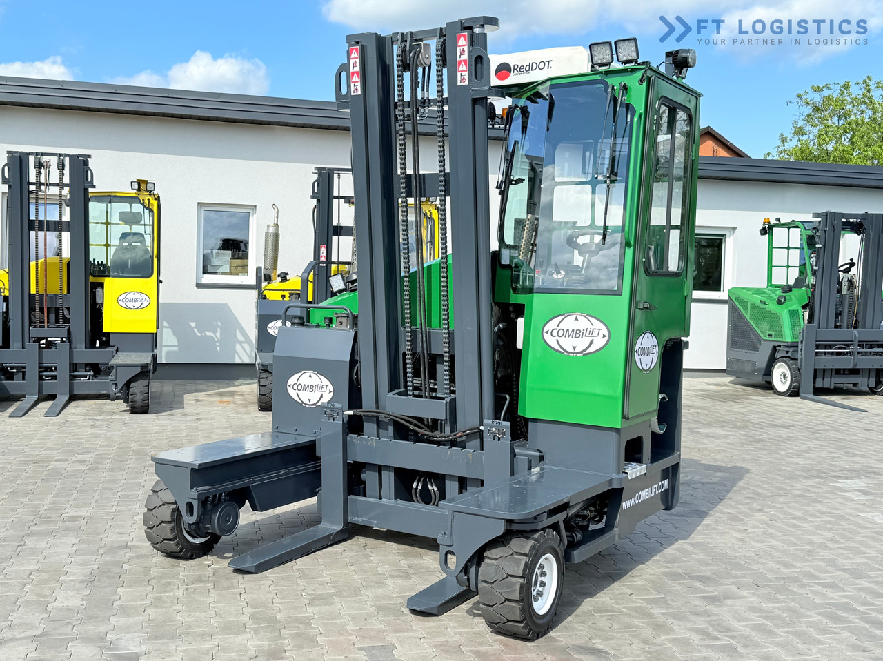 COMBILIFT C3500 / DUPLEX 4100MM / GAS / EXTENDABLE FORKS / CABIN / HEATING + AIR CONDITIONING / LIKE NEW - 4-weg zijlader: afbeelding 2 COMBILIFT C3500 / DUPLEX 4100MM / GAS / EXTENDABLE FORKS / CABIN / HEATING + AIR CONDITIONING / LIKE NEW - 4-weg zijlader: afbeelding 2