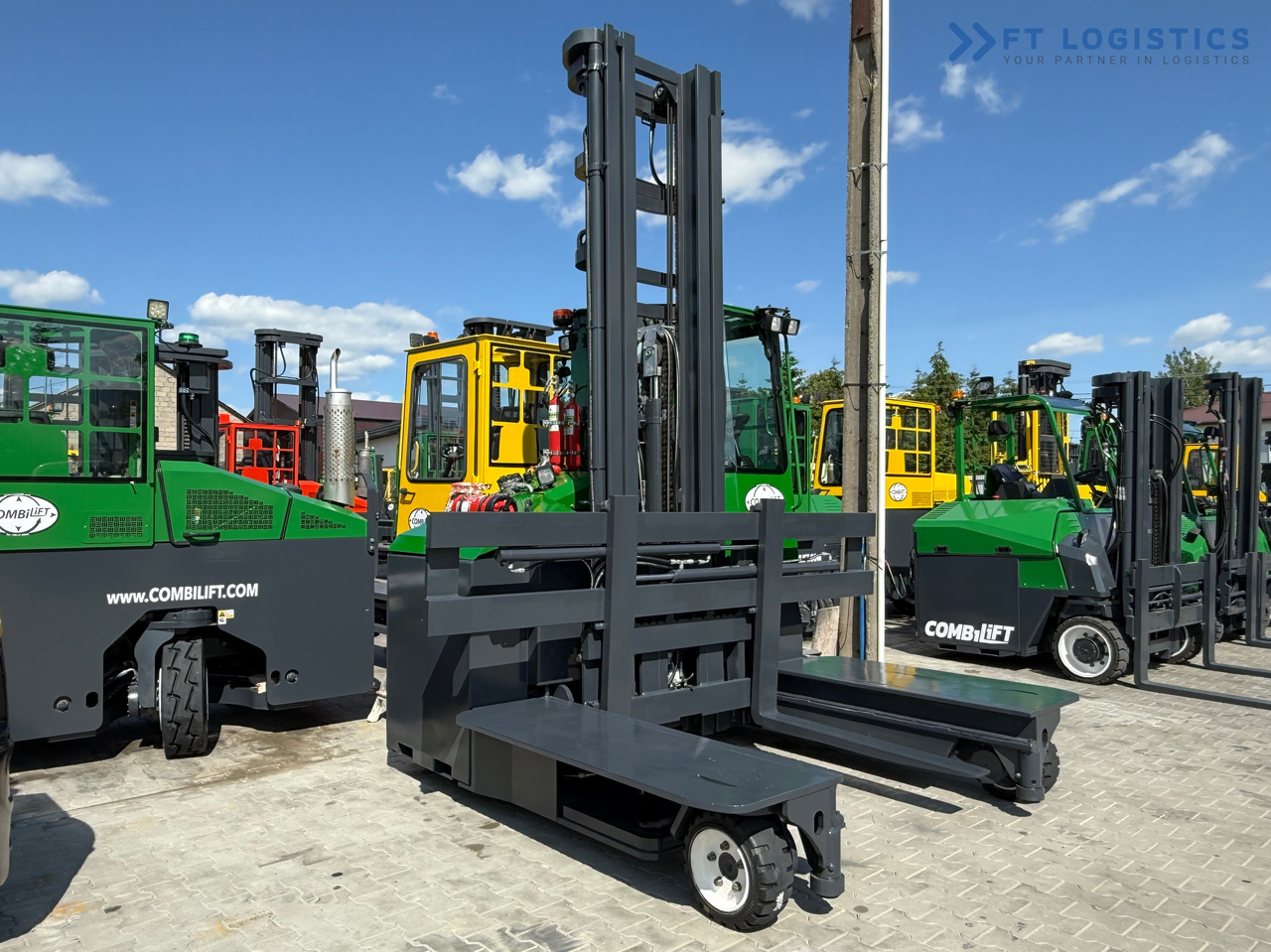 COMBILIFT C5000E / ELECTRIC / TRIPLEX 8300MM / FULL FREE LIFT / WIDE POSITIONER / FORK SIDESHIFT / BATTERY LIKE NEW - 4-weg zijlader: afbeelding 4 COMBILIFT C5000E / ELECTRIC / TRIPLEX 8300MM / FULL FREE LIFT / WIDE POSITIONER / FORK SIDESHIFT / BATTERY LIKE NEW - 4-weg zijlader: afbeelding 4