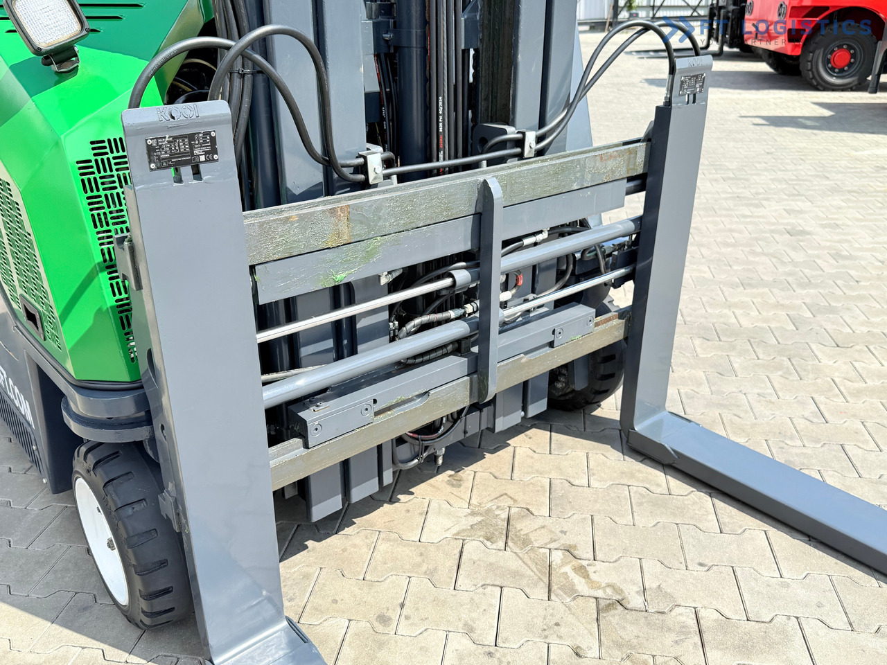 COMBILIFT CB2500 / DIESEL / EXTENDABLE FORKS / TRIPLEX / 5500MM / FREE LIFT / SIDE SHIFT / FORK POSITIONER / LIKE NEW - 4-weg zijlader: afbeelding 5 COMBILIFT CB2500 / DIESEL / EXTENDABLE FORKS / TRIPLEX / 5500MM / FREE LIFT / SIDE SHIFT / FORK POSITIONER / LIKE NEW - 4-weg zijlader: afbeelding 5