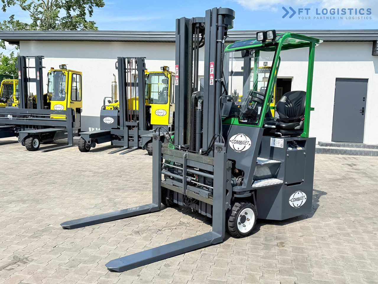 COMBILIFT CB2500 / DIESEL / EXTENDABLE FORKS / TRIPLEX / 5500MM / FREE LIFT / SIDE SHIFT / FORK POSITIONER / LIKE NEW - 4-weg zijlader: afbeelding 1 COMBILIFT CB2500 / DIESEL / EXTENDABLE FORKS / TRIPLEX / 5500MM / FREE LIFT / SIDE SHIFT / FORK POSITIONER / LIKE NEW - 4-weg zijlader: afbeelding 1