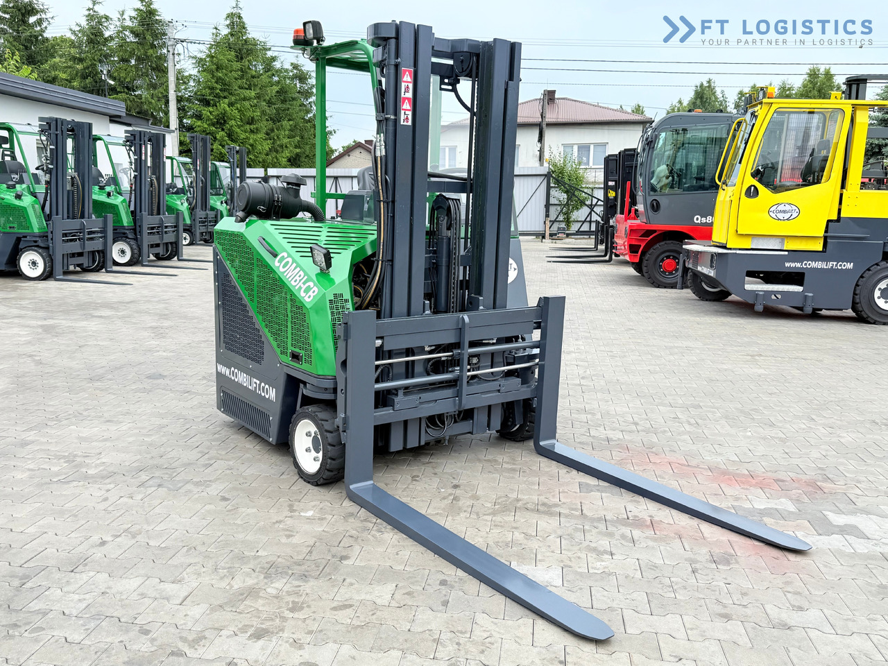 COMBILIFT CB3000 / DIESEL / TRIPLEX 4900MM / FREE LIFT / SIDESHIFT / FORK POSITIONER / 1500MM FORKS / LIKE NEW - 4-weg zijlader: afbeelding 5 COMBILIFT CB3000 / DIESEL / TRIPLEX 4900MM / FREE LIFT / SIDESHIFT / FORK POSITIONER / 1500MM FORKS / LIKE NEW - 4-weg zijlader: afbeelding 5