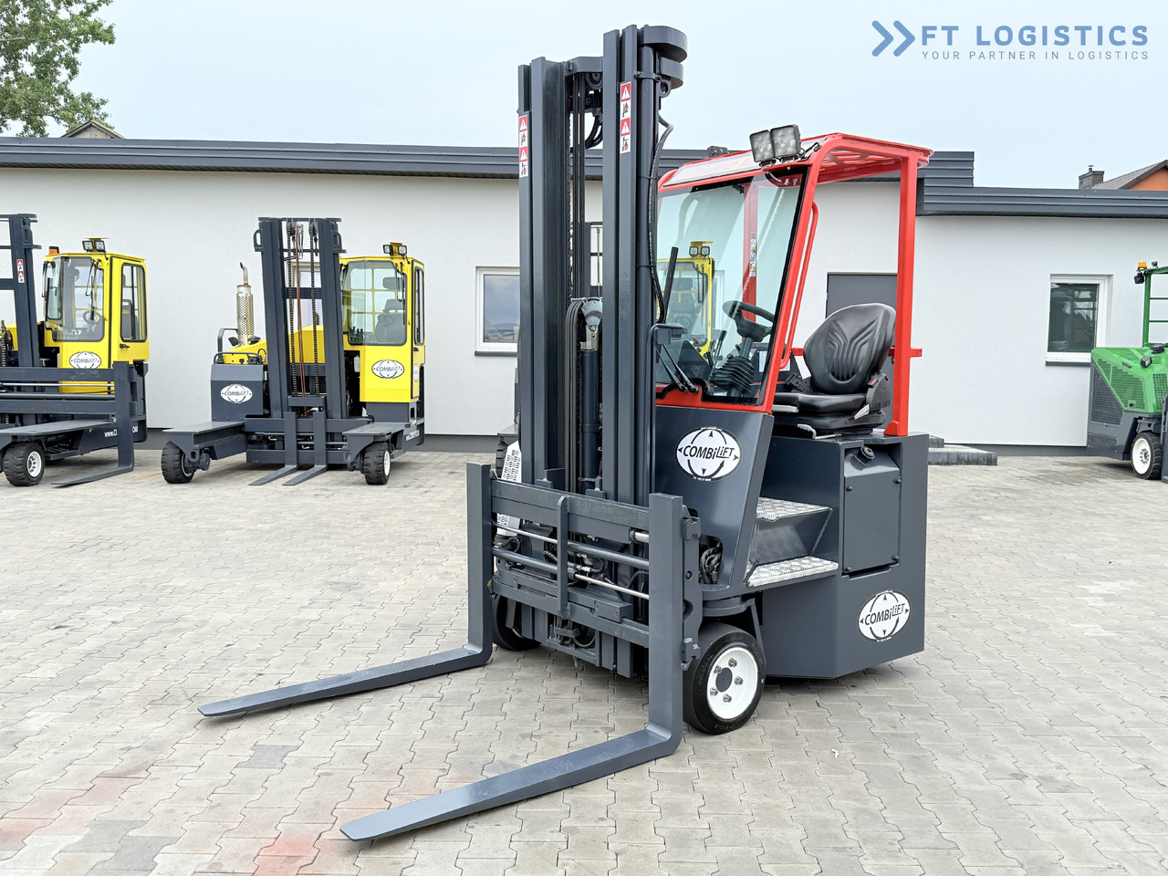 COMBILIFT Combilift C3000CB – TRIPLEX 6000mm – Year 2016 / Only 2,161 hours / Free Lift / Fork Positioner / Diesel - 4-weg zijlader: afbeelding 1 COMBILIFT Combilift C3000CB – TRIPLEX 6000mm – Year 2016 / Only 2,161 hours / Free Lift / Fork Positioner / Diesel - 4-weg zijlader: afbeelding 1