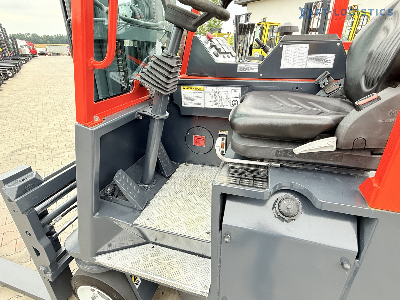 COMBILIFT Combilift C3000CB – TRIPLEX 6000mm – Year 2016 / Only 2,161 hours / Free Lift / Fork Positioner / Diesel - 4-weg zijlader: afbeelding 5 COMBILIFT Combilift C3000CB – TRIPLEX 6000mm – Year 2016 / Only 2,161 hours / Free Lift / Fork Positioner / Diesel - 4-weg zijlader: afbeelding 5