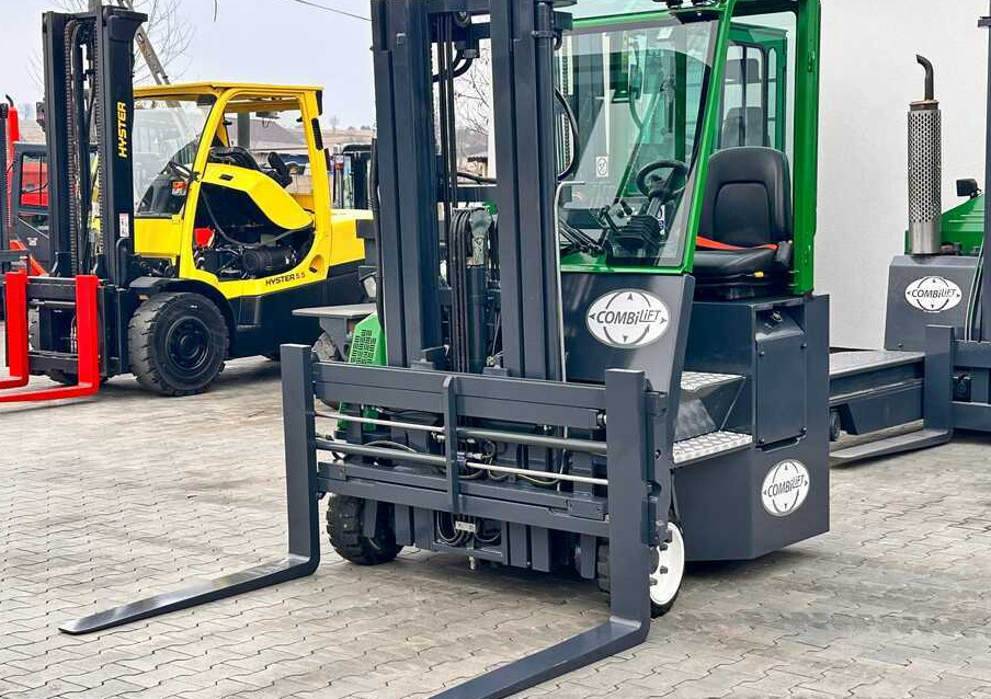Combilift C2500CB / TRIPLEX / DIESEL / 4900MM / FREE LIFT / POSITIONER 1720MM / LIKE NEW - 4-weg zijlader: afbeelding 2 Combilift C2500CB / TRIPLEX / DIESEL / 4900MM / FREE LIFT / POSITIONER 1720MM / LIKE NEW - 4-weg zijlader: afbeelding 2
