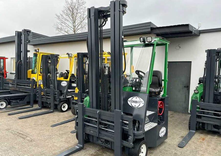 Combilift C2500CB-Triplex 6000mm -Only 4658 hours - 4-weg zijlader: afbeelding 1 Combilift C2500CB-Triplex 6000mm -Only 4658 hours - 4-weg zijlader: afbeelding 1