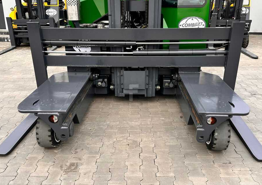 Combilift C3000 / 4100 MM / 3 TONS / PLATFORM / 1939 MTH / LPG / LIKE NEW - 4-weg zijlader: afbeelding 4 Combilift C3000 / 4100 MM / 3 TONS / PLATFORM / 1939 MTH / LPG / LIKE NEW - 4-weg zijlader: afbeelding 4