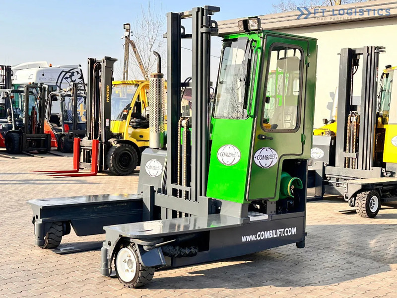 Combilift C3000 / DUPLEX / 4100MM / LPG / FREE LIFT / Like New C3000 / DUPLEX / 4100MM / LPG / FREE LIFT / Like New - 4-weg zijlader: afbeelding 1 Combilift C3000 / DUPLEX / 4100MM / LPG / FREE LIFT / Like New C3000 / DUPLEX / 4100MM / LPG / FREE LIFT / Like New - 4-weg zijlader: afbeelding 1