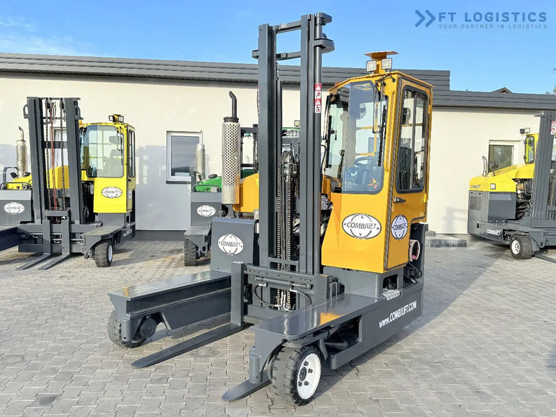 Combilift C3000 / GAS / DUPLEX 4500MM / ONLY 3096 HOURS / FORK SIDE SHIFT / FULL CABIN / EXCELLENT CONDITION / Wide range of four-way and - 4-weg zijlader: afbeelding 3 Combilift C3000 / GAS / DUPLEX 4500MM / ONLY 3096 HOURS / FORK SIDE SHIFT / FULL CABIN / EXCELLENT CONDITION / Wide range of four-way and - 4-weg zijlader: afbeelding 3