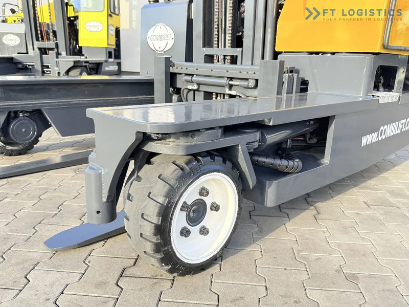 Combilift C3000 / GAS / DUPLEX 4500MM / ONLY 3096 HOURS / FORK SIDE SHIFT / FULL CABIN / EXCELLENT CONDITION / Wide range of four-way and - 4-weg zijlader: afbeelding 4 Combilift C3000 / GAS / DUPLEX 4500MM / ONLY 3096 HOURS / FORK SIDE SHIFT / FULL CABIN / EXCELLENT CONDITION / Wide range of four-way and - 4-weg zijlader: afbeelding 4