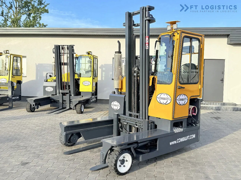 Combilift C3000 / GAS / DUPLEX 4500MM / ONLY 3096 HOURS / FORK SIDE SHIFT / FULL CABIN / EXCELLENT CONDITION / Wide range of four-way and - 4-weg zijlader: afbeelding 1 Combilift C3000 / GAS / DUPLEX 4500MM / ONLY 3096 HOURS / FORK SIDE SHIFT / FULL CABIN / EXCELLENT CONDITION / Wide range of four-way and - 4-weg zijlader: afbeelding 1