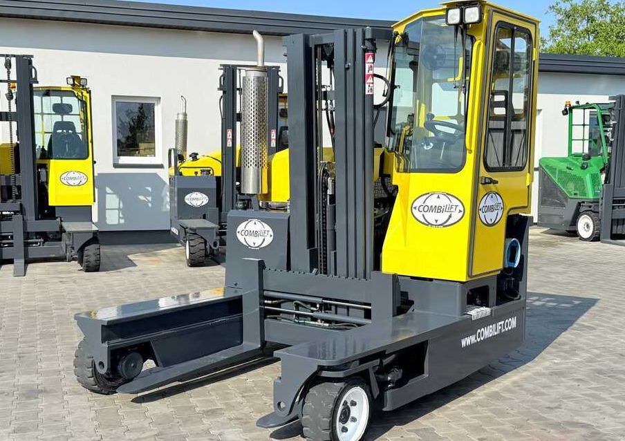Combilift C3000 / GAS / TRIPLEX - 4900MM / ONLY 1537 HOURS / FORK POSITIONER / CABIN / LIKE NEW - 4-weg zijlader: afbeelding 1 Combilift C3000 / GAS / TRIPLEX - 4900MM / ONLY 1537 HOURS / FORK POSITIONER / CABIN / LIKE NEW - 4-weg zijlader: afbeelding 1