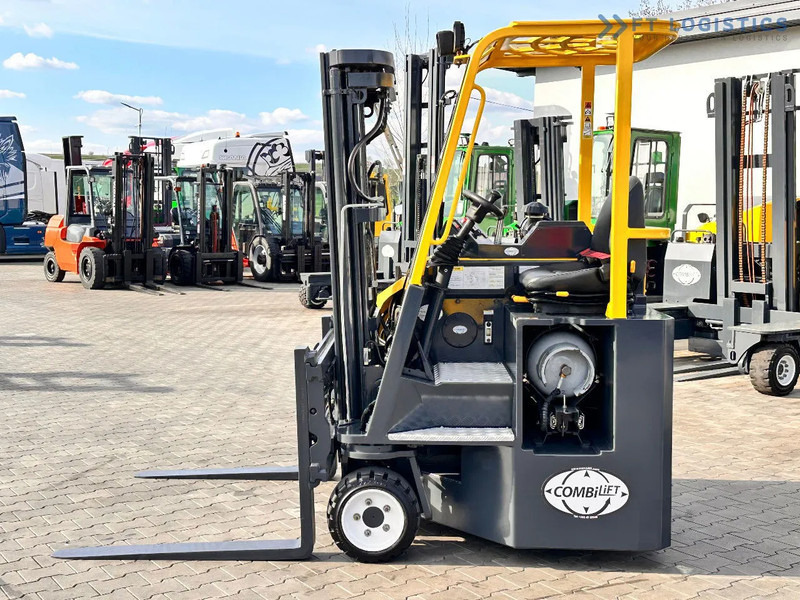 Combilift C3000CB / LPG / TRIPLEX / 4900MM / FREE LIFT / POSITIONER / LIKE NEW C3000CB / LPG / TRIPLEX / 4900MM / FREE LIFT / POSITIONER / - 4-weg zijlader: afbeelding 5 Combilift C3000CB / LPG / TRIPLEX / 4900MM / FREE LIFT / POSITIONER / LIKE NEW C3000CB / LPG / TRIPLEX / 4900MM / FREE LIFT / POSITIONER / - 4-weg zijlader: afbeelding 5