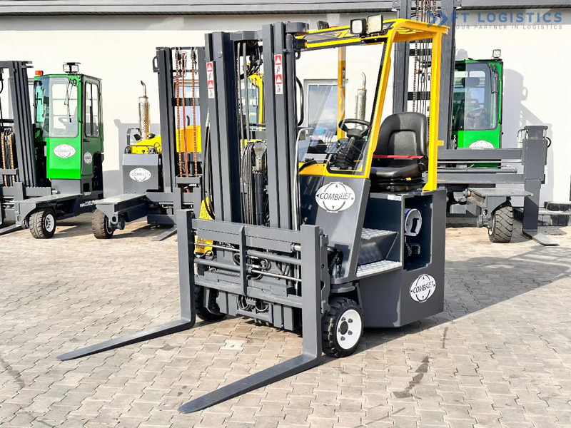 Combilift C3000CB / LPG / TRIPLEX / 4900MM / FREE LIFT / POSITIONER / LIKE NEW C3000CB / LPG / TRIPLEX / 4900MM / FREE LIFT / POSITIONER / - 4-weg zijlader: afbeelding 4 Combilift C3000CB / LPG / TRIPLEX / 4900MM / FREE LIFT / POSITIONER / LIKE NEW C3000CB / LPG / TRIPLEX / 4900MM / FREE LIFT / POSITIONER / - 4-weg zijlader: afbeelding 4