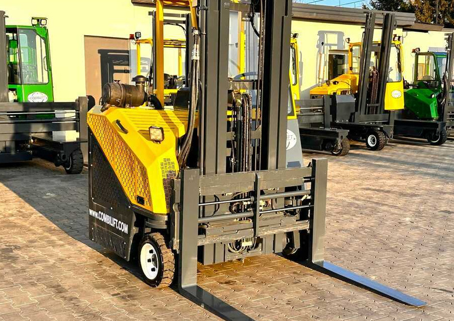 Combilift C3000CB / LPG / TRIPLEX - 4900MM / LPG / FREE LIFT / POSITIONER / FORK SIDE SHIFT / ONLY 7454 MTH / LIKE NEW - 4-weg zijlader: afbeelding 4 Combilift C3000CB / LPG / TRIPLEX - 4900MM / LPG / FREE LIFT / POSITIONER / FORK SIDE SHIFT / ONLY 7454 MTH / LIKE NEW - 4-weg zijlader: afbeelding 4