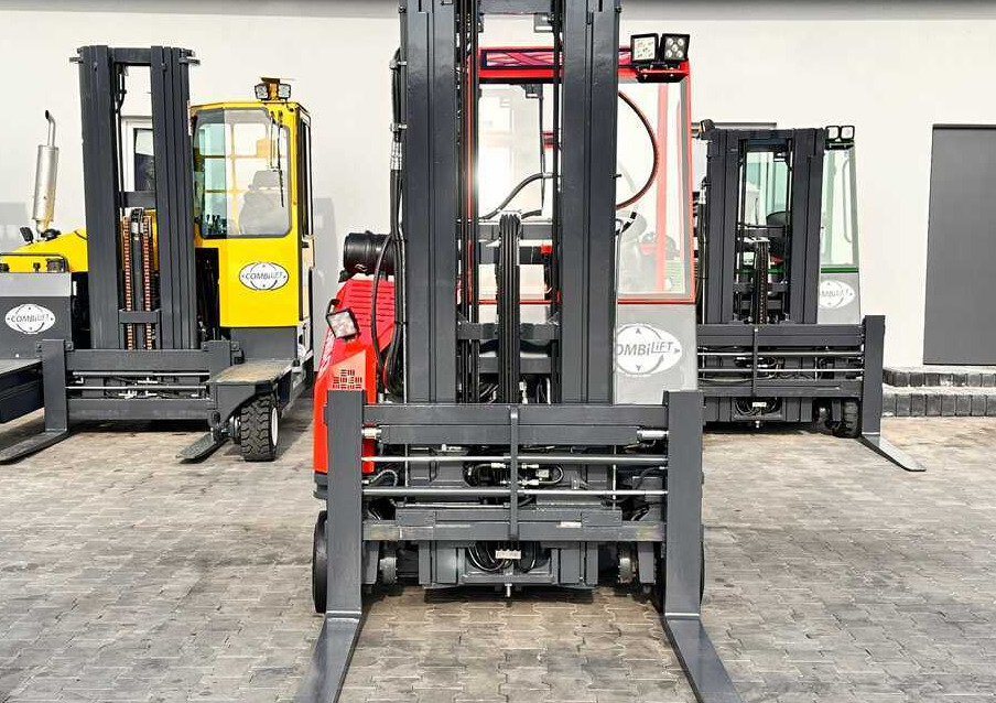 Combilift C3000CB / LPG / TRIPLEX / 5500MM / FREE LIFT / SIDE SHIFT + FORK POSITIONER / LIKE NEW - 4-weg zijlader: afbeelding 3 Combilift C3000CB / LPG / TRIPLEX / 5500MM / FREE LIFT / SIDE SHIFT + FORK POSITIONER / LIKE NEW - 4-weg zijlader: afbeelding 3