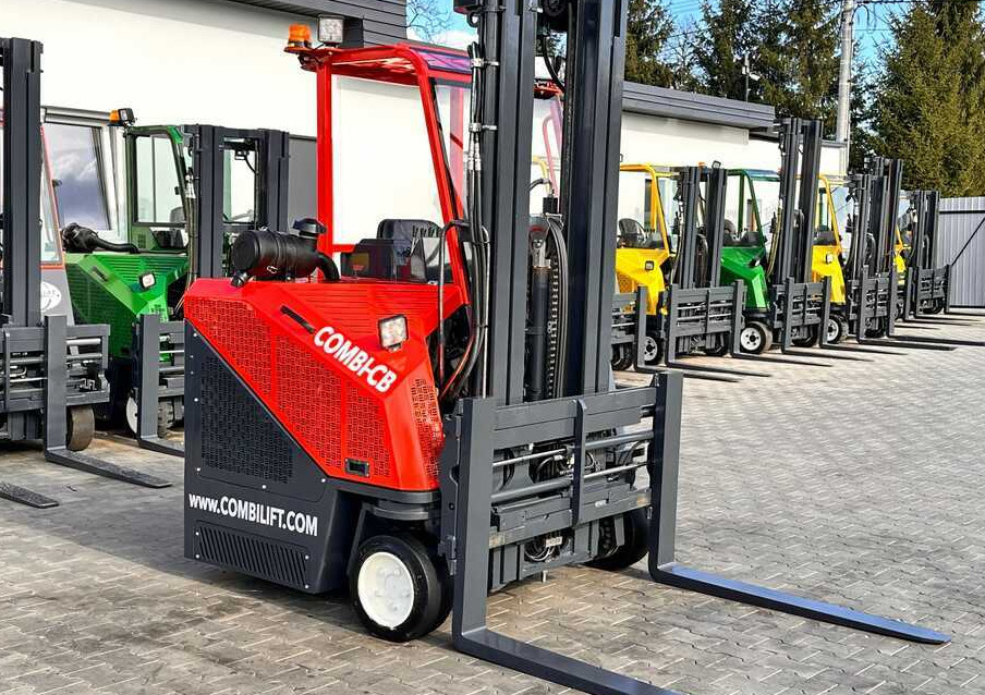 Combilift C3000CB / LPG / TRIPLEX / 5500MM / FREE LIFT / SIDE SHIFT + FORK POSITIONER / LIKE NEW - 4-weg zijlader: afbeelding 4 Combilift C3000CB / LPG / TRIPLEX / 5500MM / FREE LIFT / SIDE SHIFT + FORK POSITIONER / LIKE NEW - 4-weg zijlader: afbeelding 4