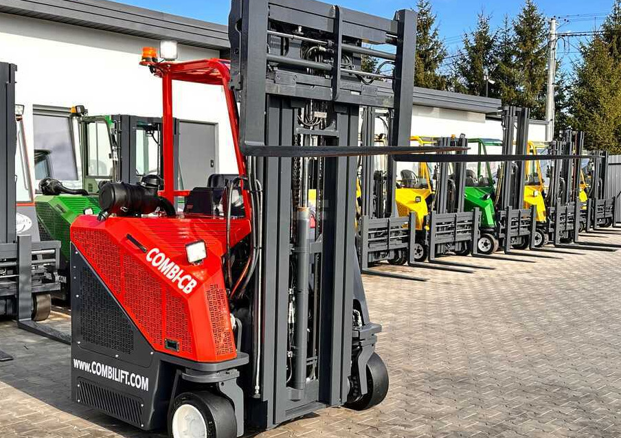 Combilift C3000CB / LPG / TRIPLEX / 5500MM / FREE LIFT / SIDE SHIFT + FORK POSITIONER / LIKE NEW - 4-weg zijlader: afbeelding 3 Combilift C3000CB / LPG / TRIPLEX / 5500MM / FREE LIFT / SIDE SHIFT + FORK POSITIONER / LIKE NEW - 4-weg zijlader: afbeelding 3