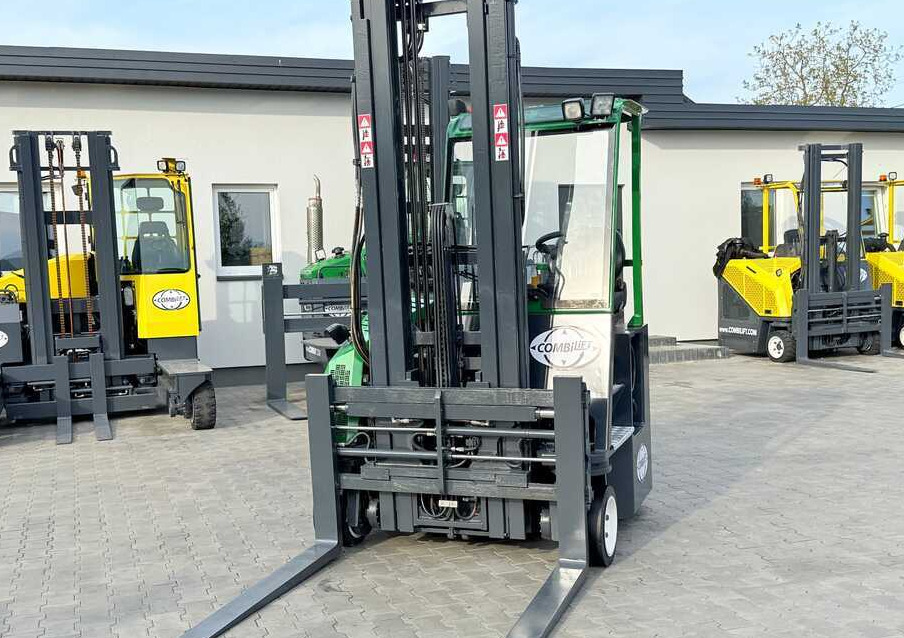 Combilift C3000CB / LPG / TRIPLEX – 6500MM / FREE LIFT / FORK POSITIONER / SIDE SHIFT / EXCELLENT CONDITION - 4-weg zijlader: afbeelding 3 Combilift C3000CB / LPG / TRIPLEX – 6500MM / FREE LIFT / FORK POSITIONER / SIDE SHIFT / EXCELLENT CONDITION - 4-weg zijlader: afbeelding 3