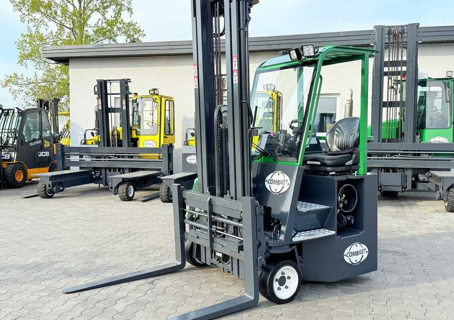 Combilift C3000CB / LPG / TRIPLEX – 6500MM / FREE LIFT / FORK POSITIONER / SIDE SHIFT / EXCELLENT CONDITION - 4-weg zijlader: afbeelding 2 Combilift C3000CB / LPG / TRIPLEX – 6500MM / FREE LIFT / FORK POSITIONER / SIDE SHIFT / EXCELLENT CONDITION - 4-weg zijlader: afbeelding 2