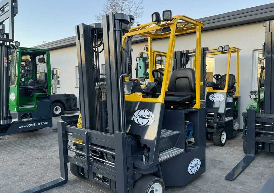 Combilift C3000CB-Triplex 4900mm -2015 year - 4-weg zijlader: afbeelding 2 Combilift C3000CB-Triplex 4900mm -2015 year - 4-weg zijlader: afbeelding 2