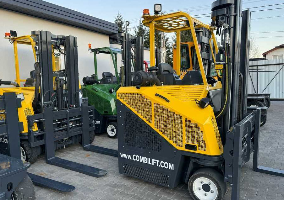 Combilift C3000CB-Triplex 4900mm -2015 year - 4-weg zijlader: afbeelding 4 Combilift C3000CB-Triplex 4900mm -2015 year - 4-weg zijlader: afbeelding 4