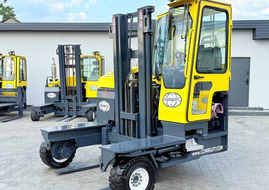 Combilift C3000XL / DUPLEX - 3200MM / FREE LIFT / XL CABIN / SIDESHIFT / ONLY 3087 HOURS / LIKE NEW - 4-weg zijlader: afbeelding 1 Combilift C3000XL / DUPLEX - 3200MM / FREE LIFT / XL CABIN / SIDESHIFT / ONLY 3087 HOURS / LIKE NEW - 4-weg zijlader: afbeelding 1