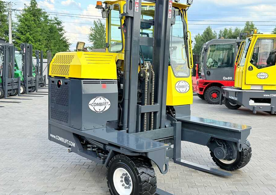 Combilift C3000XL / DUPLEX - 3200MM / FREE LIFT / XL CABIN / SIDESHIFT / ONLY 3087 HOURS / LIKE NEW - 4-weg zijlader: afbeelding 5 Combilift C3000XL / DUPLEX - 3200MM / FREE LIFT / XL CABIN / SIDESHIFT / ONLY 3087 HOURS / LIKE NEW - 4-weg zijlader: afbeelding 5