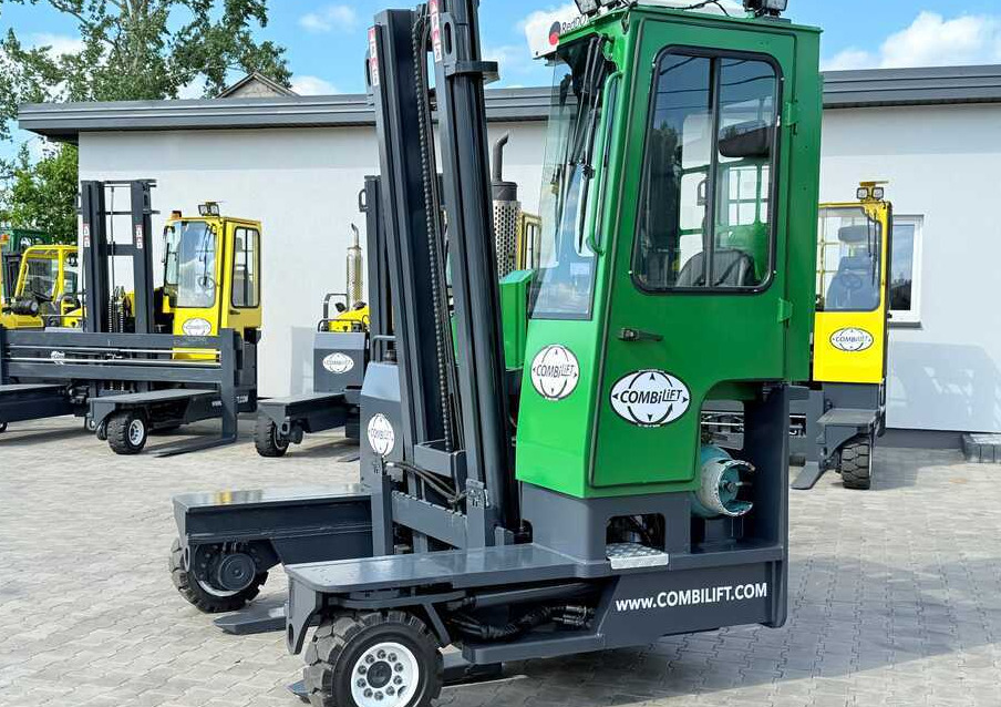 Combilift C3500 / DUPLEX 4100MM / GAS / EXTENDABLE FORKS / CABIN / HEATING + AIR CONDITIONING / LIKE NEW - 4-weg zijlader: afbeelding 3 Combilift C3500 / DUPLEX 4100MM / GAS / EXTENDABLE FORKS / CABIN / HEATING + AIR CONDITIONING / LIKE NEW - 4-weg zijlader: afbeelding 3