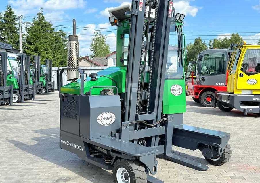 Combilift C3500 / DUPLEX 4100MM / GAS / EXTENDABLE FORKS / CABIN / HEATING + AIR CONDITIONING / LIKE NEW - 4-weg zijlader: afbeelding 5 Combilift C3500 / DUPLEX 4100MM / GAS / EXTENDABLE FORKS / CABIN / HEATING + AIR CONDITIONING / LIKE NEW - 4-weg zijlader: afbeelding 5