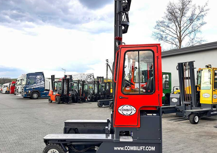 Combilift C4000 / DIESEL / TRIPLEX / 8400MM / FREE LIFT / SIDESHIFT / LIKE NEW - 4-weg zijlader: afbeelding 2 Combilift C4000 / DIESEL / TRIPLEX / 8400MM / FREE LIFT / SIDESHIFT / LIKE NEW - 4-weg zijlader: afbeelding 2