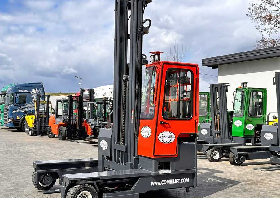 Combilift C4000 / DIESEL / TRIPLEX / 8400MM / FREE LIFT / SIDESHIFT / LIKE NEW - 4-weg zijlader: afbeelding 1 Combilift C4000 / DIESEL / TRIPLEX / 8400MM / FREE LIFT / SIDESHIFT / LIKE NEW - 4-weg zijlader: afbeelding 1