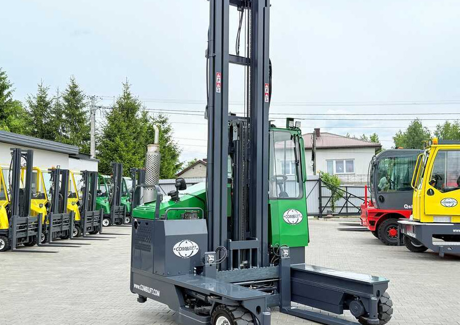Combilift C4000 / GAS / TRIPLEX - 9300MM / FREE-LIFT / POSITIONER / LIKE NEW - 4-weg zijlader: afbeelding 5 Combilift C4000 / GAS / TRIPLEX - 9300MM / FREE-LIFT / POSITIONER / LIKE NEW - 4-weg zijlader: afbeelding 5