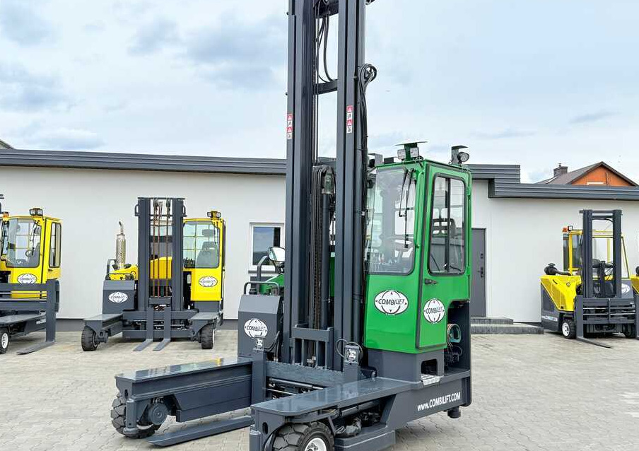 Combilift C4000 / GAS / TRIPLEX - 9300MM / FREE-LIFT / POSITIONER / LIKE NEW - 4-weg zijlader: afbeelding 1 Combilift C4000 / GAS / TRIPLEX - 9300MM / FREE-LIFT / POSITIONER / LIKE NEW - 4-weg zijlader: afbeelding 1